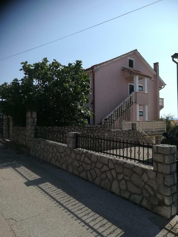 House Daniela Apartment Omisalj ภายนอก รูปภาพ